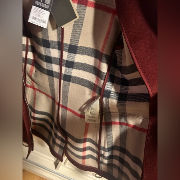 Burberry Women's Trench Coat with Black Details *CLOSET CLEAN OUT SPECIAL* - Picture 4 of 17